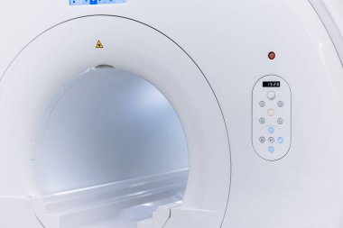 Klinikte MRI tarama makinesi