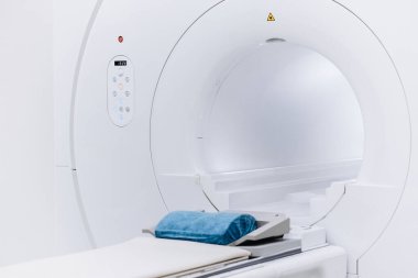 Klinikte MRI tarama makinesi