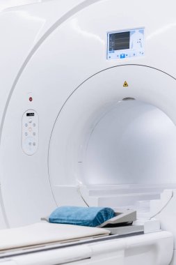 Klinikte MRI tarama makinesi