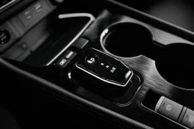 modern lüks siyah bir araba.