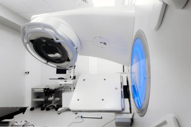 Radyoterapi, kanserin tedavisi için terapi onkolojisinde ileri tıbbi doğrusal hızlandırıcı
