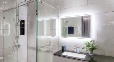 Modern banyo ve duş.