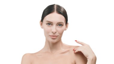 Omuz üzerinde el ile poz kadın