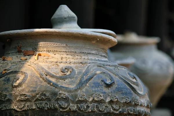 Vieux Vase Traditionnel Thaïlandais Pierre Sur Sol Extérieur Groupe Dragon — Photo