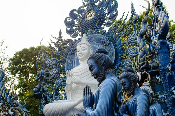 Buda Blanca Templo Azul Wat Rong Suea Ten Hermoso Templo —  Fotos de Stock