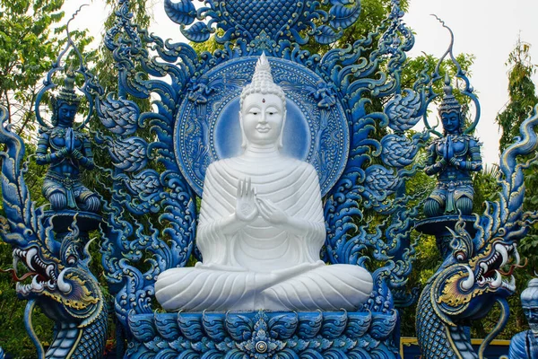Buda Blanca Templo Azul Wat Rong Suea Ten Hermoso Templo — Foto de Stock