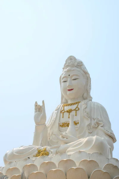 Statua Guanyin Nel Tempio Cinese Wat Hyua Pla Kang Chiang — Foto Stock