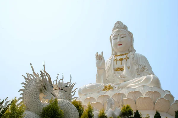 Estatua Guanyin Templo Chino Wat Hyua Pla Kang Chiang Rai — Foto de Stock