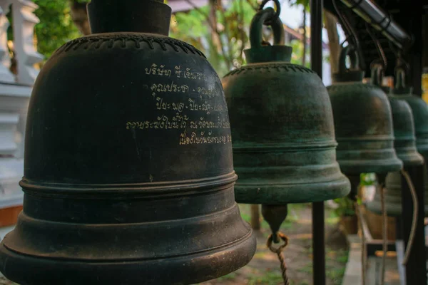Hagyományos Bronz Harangok Buddhista Templomban Chiang Rai Északra Thaiföldön — Stock Fotó