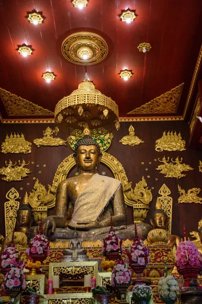 Tayland Kuzeyindeki Chiang Rai Deki Beyaz Tapınak Tan Altın Buda — Stok fotoğraf