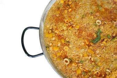 İspanya 'dan geleneksel Fideua, benzer paella malzemeleriyle yapılan tipik bir makarna.