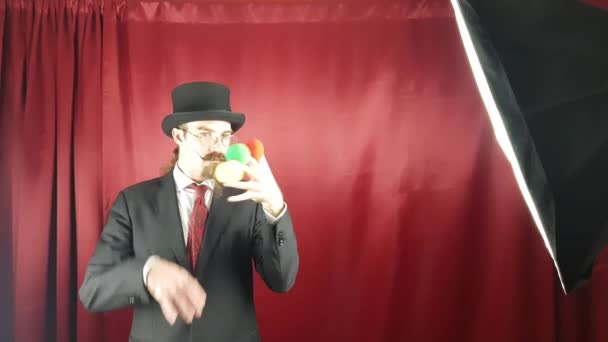 Magician Caucasiano Vintage Com Chapéu Superior Óculos Bigode Agindo Com — Vídeo de Stock