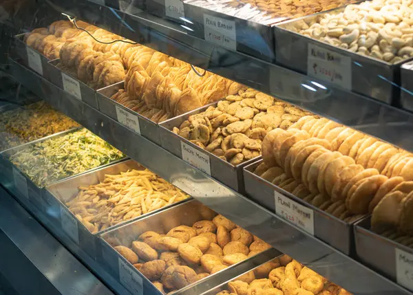 Hagyományos Indiai Snack Namkeen Matthi Cukrászdában Utcai Élelmiszer Piacon Jogdíjmentes Stock Képek