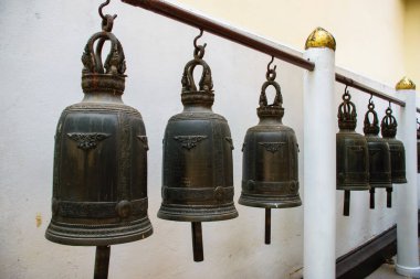 Geleneksel Bronz Çanlar Tayland 'ın kuzeyindeki Chiang Rai' deki Budist Tapınağında