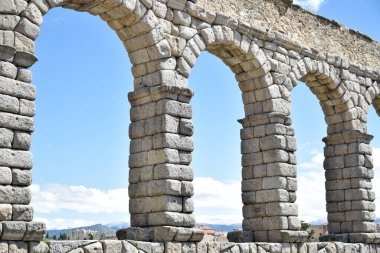 Su taşımak için Roma yapımı Segovia Aqueduct 'un yakın görüntüsü. İspanya