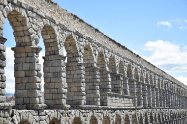 Segovia Aqueduct 'un sağ görüşü Roma yapımı. Su taşımak için. İspanya