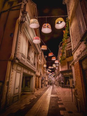 Laon - Fransa 'nın merkezinde küçük bir kaldırım taşı sokağı.