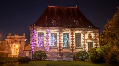 Soissons en lumire 2023 - Arquebusiers pavyonunun ön cephesinde video haritalama