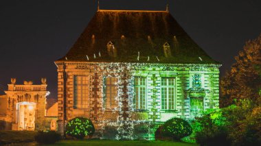 Soissons en lumire 2023 - Arquebusiers pavyonunun ön cephesinde video haritalama