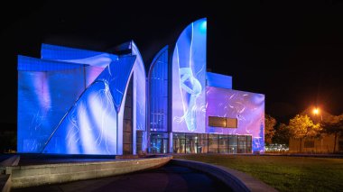 Soissons en Lumire 2023 - Dans ve müzik şehrinin ön cephesinde video haritalama.