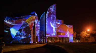 Soissons en Lumire 2023 - Dans ve müzik şehrinin ön cephesinde video haritalama.