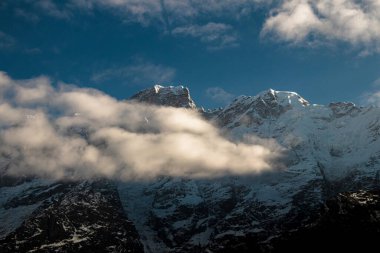 Dağlardaki güzel dağ manzarası