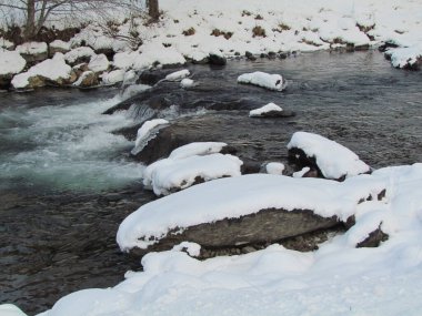Peri masalı gibi karla kaplı doğal yerler