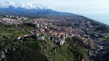 Calabria 'daki Scalea şehrindeki binaların yukarıdan bakıldığında çok anlamlı.
