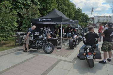 Harley Günü, Harley Davidson Podlasie Birliği tarafından organize edilen bu markanın hayranlarının bir araya gelişi. Bialystok, Podlaskie / Polonya 07, 07.2023