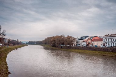 En güzel sonbahar gününün eski şehir manzarası