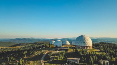 Dağlarda gün doğumu. Karpat Dağları