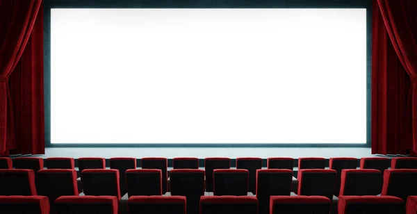 Пустой Кинотеатр Белым Экраном Задернутыми Красными Занавесками Рядами Свободных Мест — стоковое фото