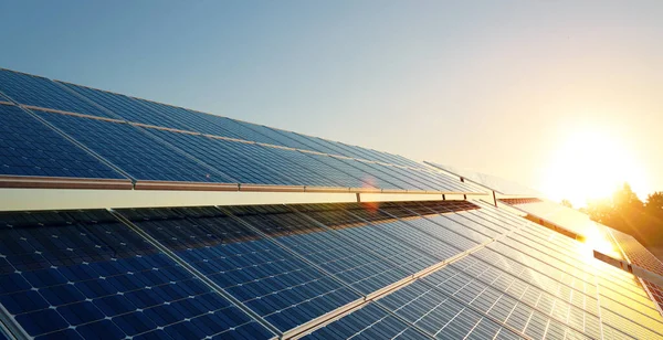 Painéis Solares Energia Fazenda Celular Com Céu Por Sol Conceito — Fotografia de Stock