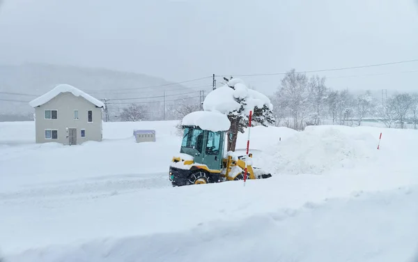 Pługi Śnieżne Oczyszczają Drogi Podczas Burzy Śnieżnej Hokkaido — Zdjęcie stockowe
