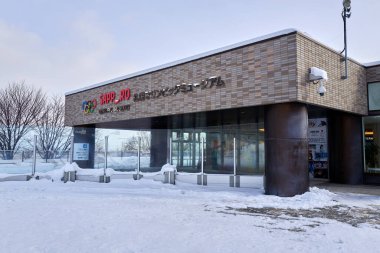 Hokkaido, Japonya - 21 Aralık 2022: Sapporo OLYMPIC Müzesi Japonya 'nın Hokkaido şehrindeki Sapporo şehrindeki Okurayama Atlama Kayak Stadyumu' nun eteklerinde