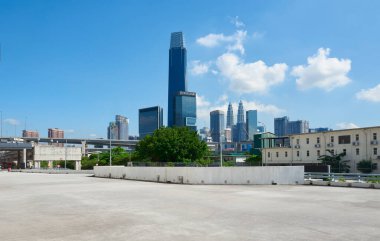 Beton boş zemin ve Kuala Lumpur 'daki tarihi binalar