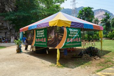 IPOH, MALAYSIA - 28 Eylül 2023: Ipoh Kek Lok Tong Mağara Tapınağı Zen Bahçeleri 'nde ünlü turistik cazibe, tekne gezisi, bisiklet gibi birçok aktiviteyle dolu güzel bir bahçedir.