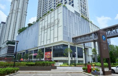 Kuala Lumpur, Malezya, 13 Ekim 2023: Pavilion Bukit Jalil 'in lüks apartmanının dış görünüşü ünlü bir Pavillion alışveriş merkezi.