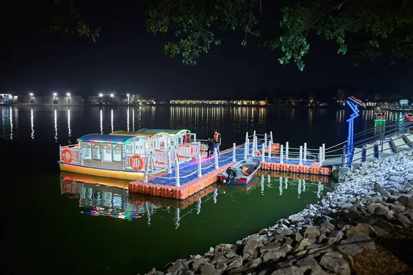 Ipoh Malaysia Sep 2023 Illuminated Boat Mooted Ipoh Lakeside Pier — стоковое фото