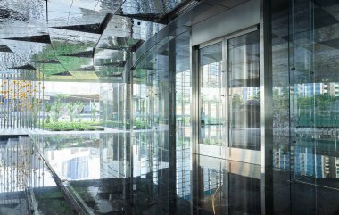 KUALA LUMPUR, MALAYSIA - NOV 08, 2023: Tun Razak Exchange ana kaydı. Uluslararası finans ve iş dünyası için Kuala Lumpur 'un kalbinde 1MDB tarafından geliştirilen Tun Razak Borsası