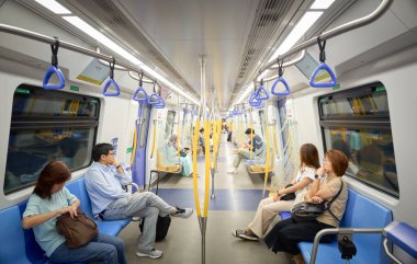 KUALA LUMPUR, MALAYSIA - NOV 08, 2023: MRT treni içinde Kuala Lumpur, Malezya.