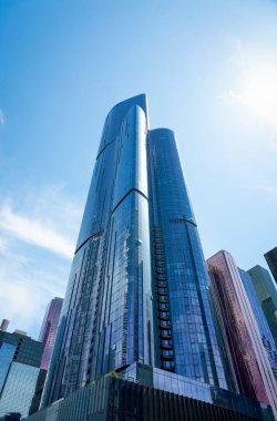 Melbourne 'daki gökdelenlerin alçak açılı görüntüsü