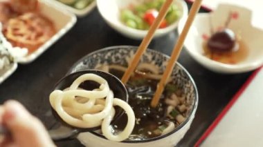 Tavuk ile Asya erişte