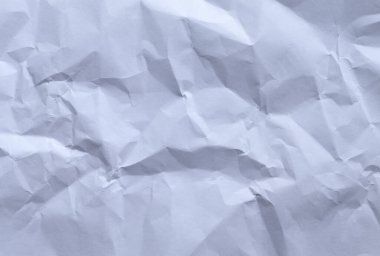 Beyaz buruşmuş kağıt doku arka planı kırışıklıkları ve kırışıklıkları gösteriyor