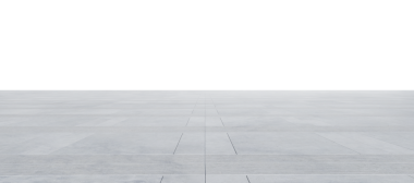 Beyaz arkaplanda boş beton zemin oluşturuluyor ve minimalist alan yaratılıyor