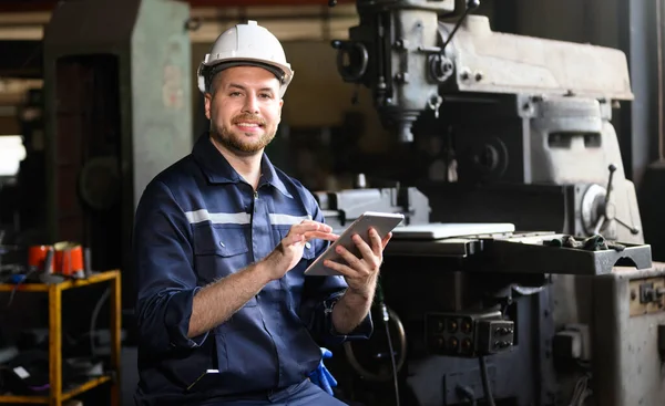 Professional Male Technician Engineer Using Tablet Checking Controlling Machine Manufacturing — 스톡 사진