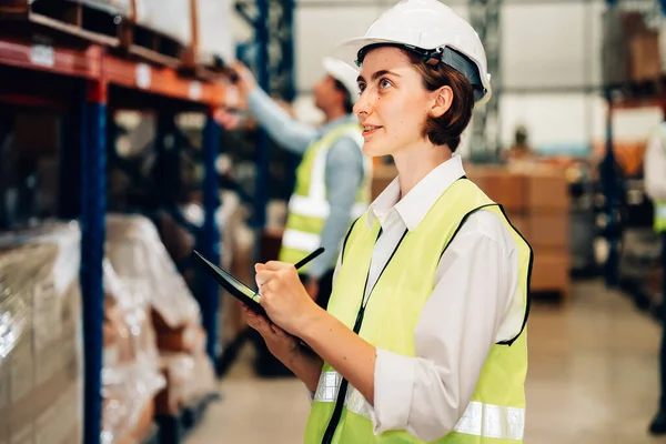 Warehouse Supervisor Using Tablet Controlling Checking Goods Supplies Shelves Goods — 스톡 사진