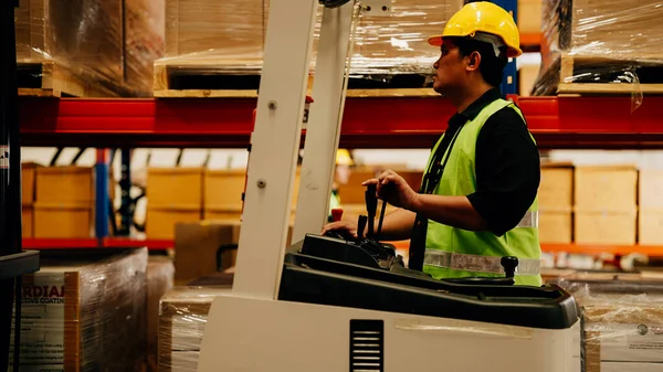 Forklift Driver Boxes Modern Warehouse Professional Warehouse Worker Driver Moving — Fotografia de Stock