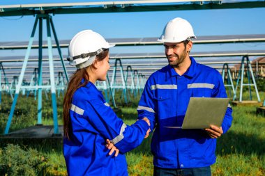 Workers installing solar panels, Engineer team at solar panel farm, Group of workers analyzing solar energy at solar cell farm field