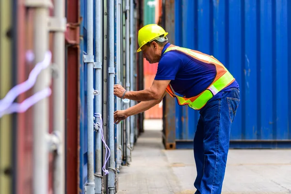 Warehouse Engineer Worker Working Container Yard Logistics Transportation High Quality — Fotografia de Stock